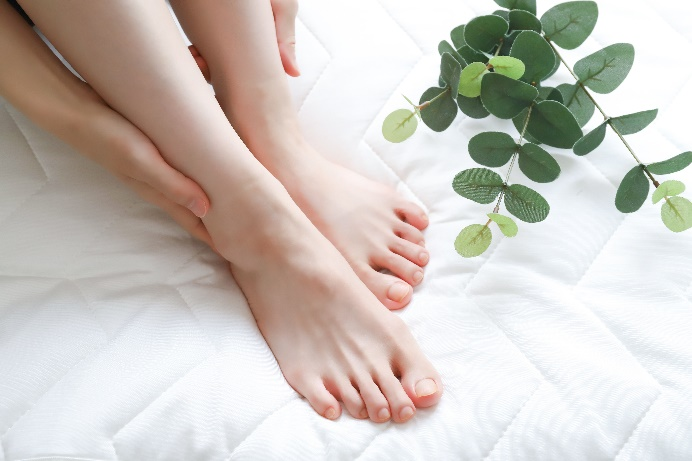 50代からの身体づくりは足元から。姿勢も歩き方も美しい脚のラインも育む“身体の土台”のお話【セルフケア動画あり】
